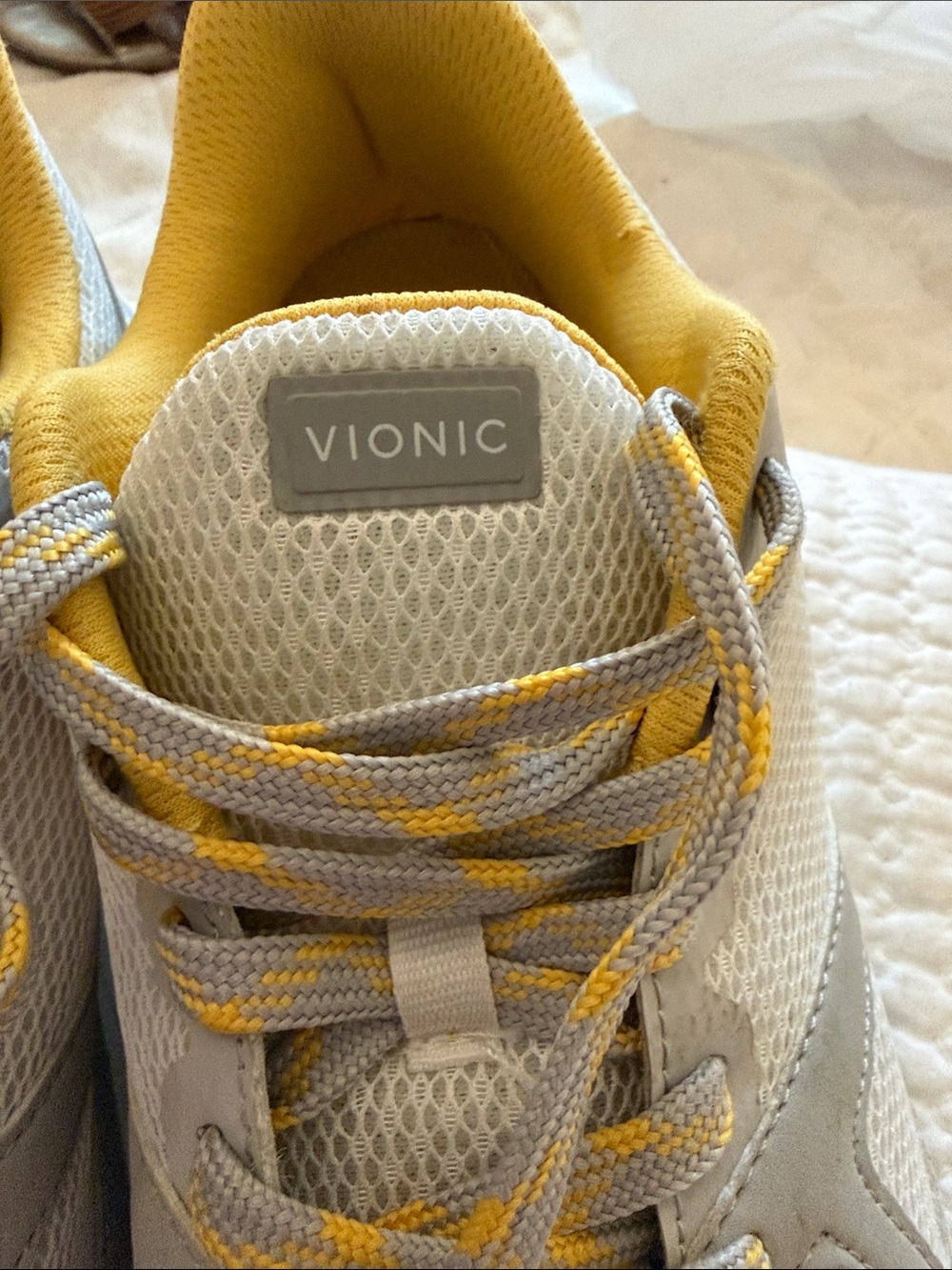 Vionic Gray Size 9 Yellow Lace-Up Mesh Trainer like new very nice - Picture 5 of 6